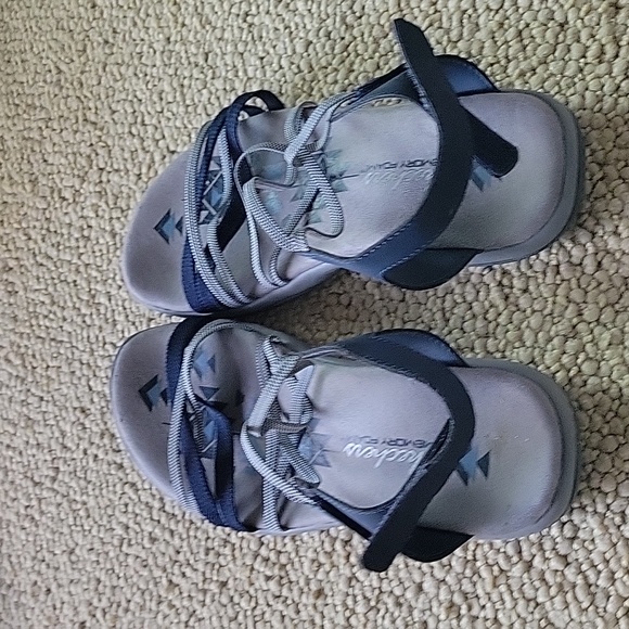 Sketchers navy Reggae sandals, size 10 - Picture 2 of 7